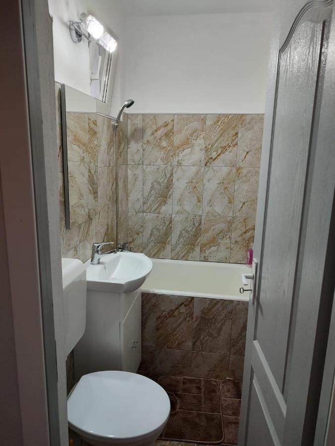 Appartamento Apartament Hd Hunedoara Esterno foto