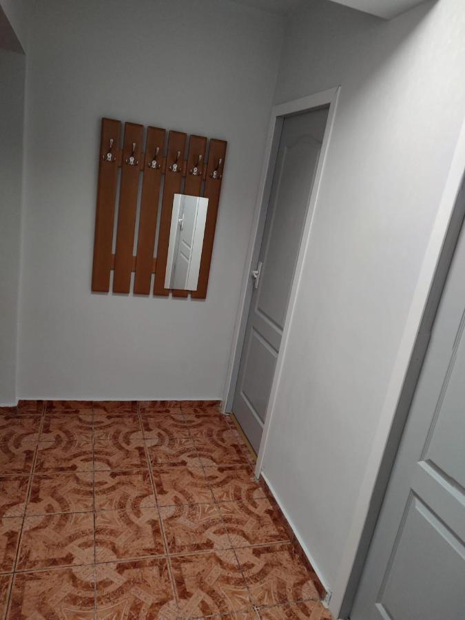 Appartamento Apartament Hd Hunedoara Esterno foto