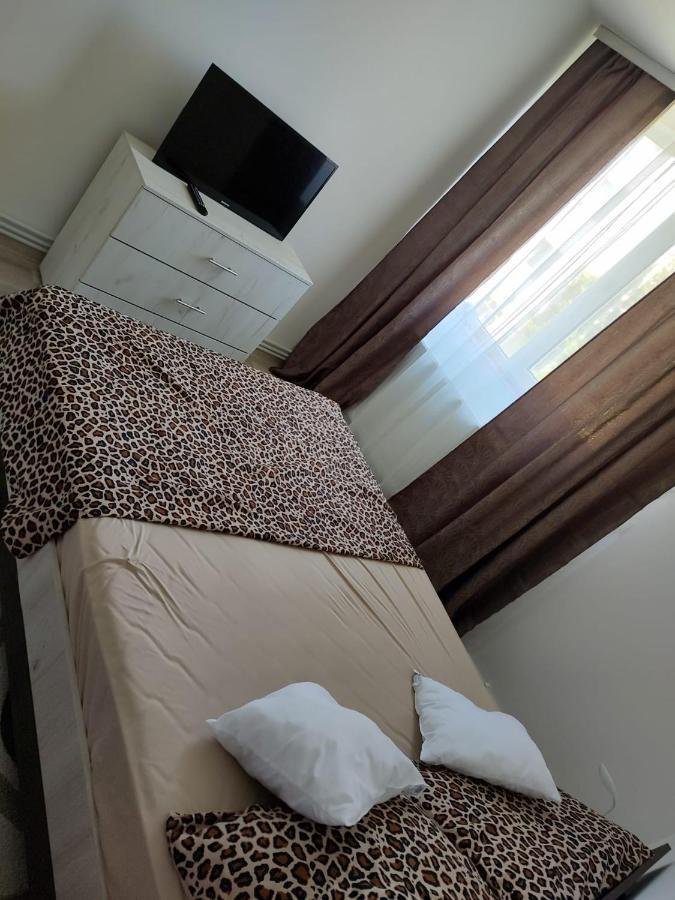 Appartamento Apartament Hd Hunedoara Esterno foto